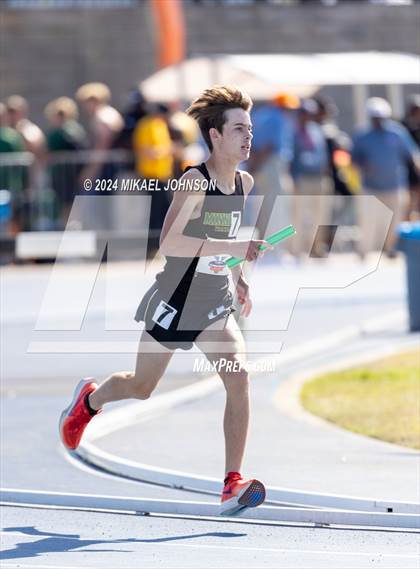 Thumbnail 1 in UF Relays (Saturday - 4 x 800 Meter Heat 2) photogallery.