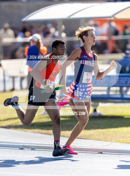 Thumbnail 3 in UF Relays (Saturday - 4 x 800 Meter Heat 2) photogallery.