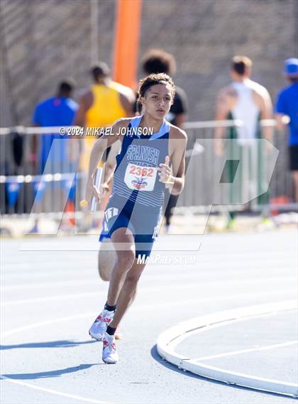 Thumbnail 2 in UF Relays (Saturday - 4 x 800 Meter Heat 2) photogallery.