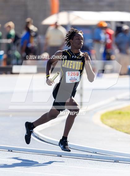 Thumbnail 1 in UF Relays (Saturday - 4 x 800 Meter Heat 2) photogallery.