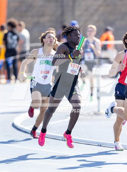 Thumbnail 1 in UF Relays (Saturday - 4 x 800 Meter Heat 2) photogallery.