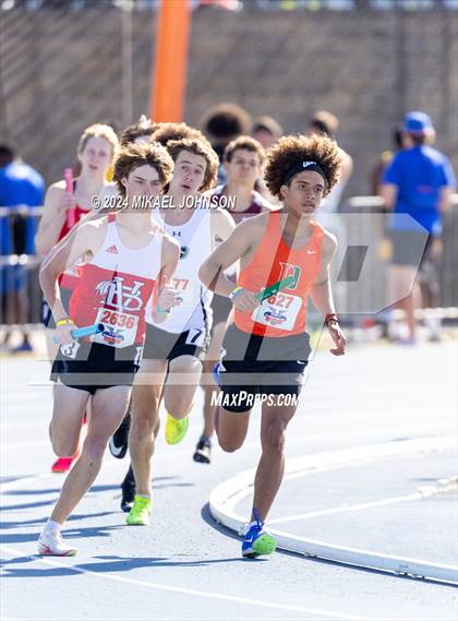 Thumbnail 3 in UF Relays (Saturday - 4 x 800 Meter Heat 2) photogallery.