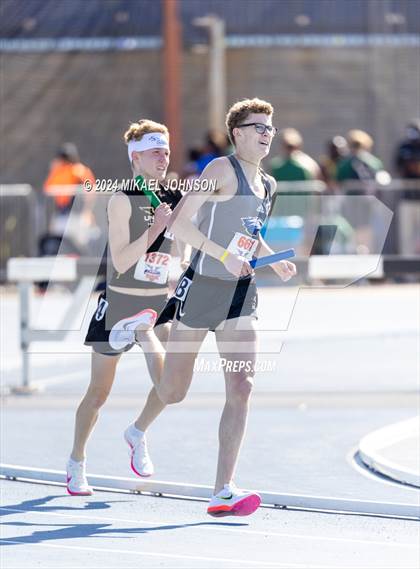 Thumbnail 2 in UF Relays (Saturday - 4 x 800 Meter Heat 2) photogallery.