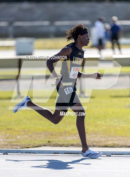 Thumbnail 2 in UF Relays (Saturday - 4 x 800 Meter Heat 2) photogallery.