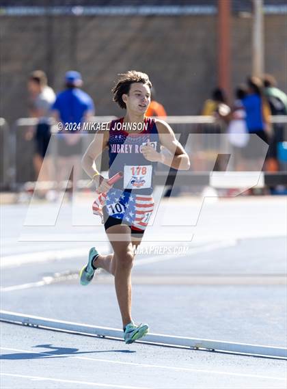Thumbnail 1 in UF Relays (Saturday - 4 x 800 Meter Heat 2) photogallery.