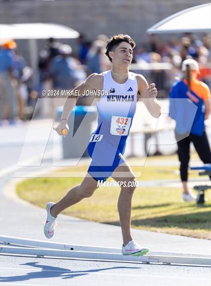 Thumbnail 1 in UF Relays (Saturday - 4 x 800 Meter Heat 2) photogallery.