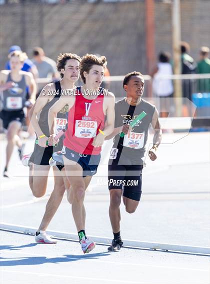 Thumbnail 3 in UF Relays (Saturday - 4 x 800 Meter Heat 2) photogallery.