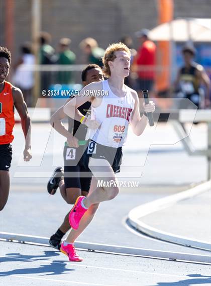 Thumbnail 1 in UF Relays (Saturday - 4 x 800 Meter Heat 2) photogallery.