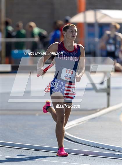 Thumbnail 1 in UF Relays (Saturday - 4 x 800 Meter Heat 2) photogallery.
