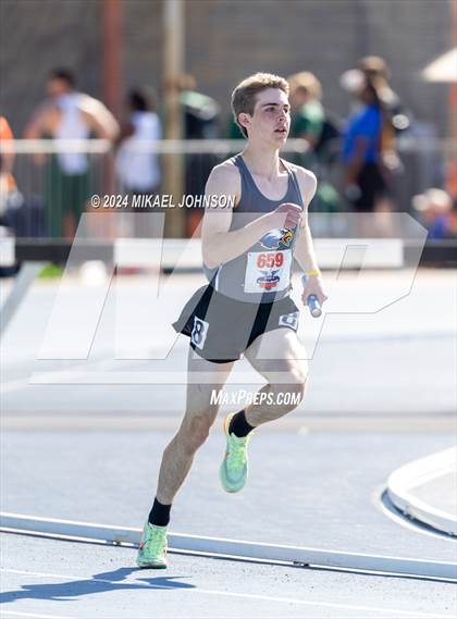 Thumbnail 2 in UF Relays (Saturday - 4 x 800 Meter Heat 2) photogallery.