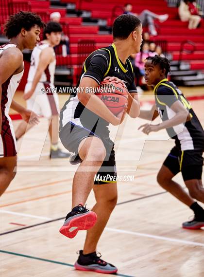 Thumbnail 2 in Johnson vs. Grant (Cordova Christmas Classic) photogallery.