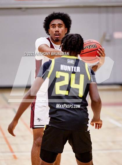 Thumbnail 2 in Johnson vs. Grant (Cordova Christmas Classic) photogallery.