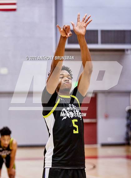Thumbnail 1 in Johnson vs. Grant (Cordova Christmas Classic) photogallery.