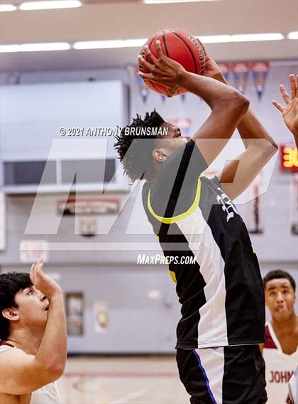 Thumbnail 3 in Johnson vs. Grant (Cordova Christmas Classic) photogallery.