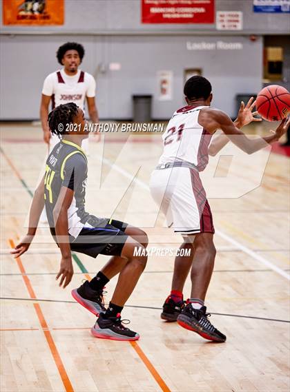 Thumbnail 3 in Johnson vs. Grant (Cordova Christmas Classic) photogallery.