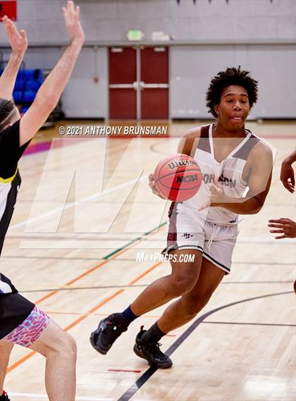 Thumbnail 3 in Johnson vs. Grant (Cordova Christmas Classic) photogallery.