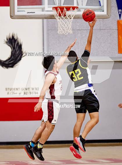 Thumbnail 1 in Johnson vs. Grant (Cordova Christmas Classic) photogallery.