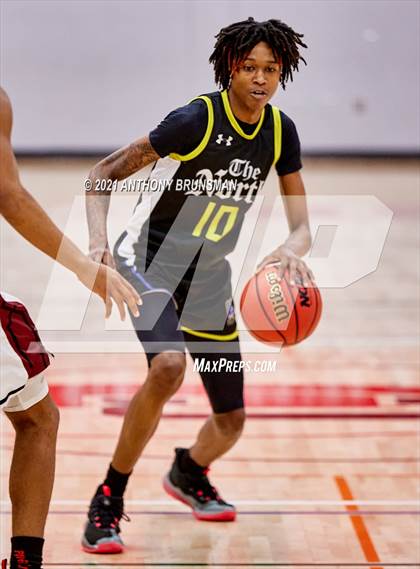 Thumbnail 2 in Johnson vs. Grant (Cordova Christmas Classic) photogallery.