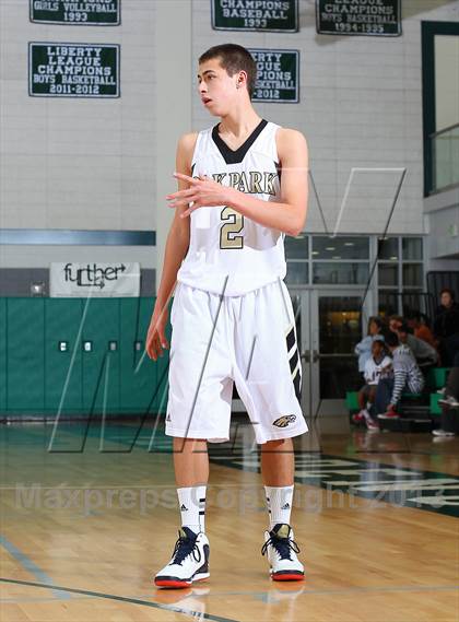 Thumbnail 3 in Leuzinger vs. Oak Park photogallery.