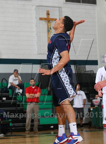 Thumbnail 2 in Leuzinger vs. Oak Park photogallery.