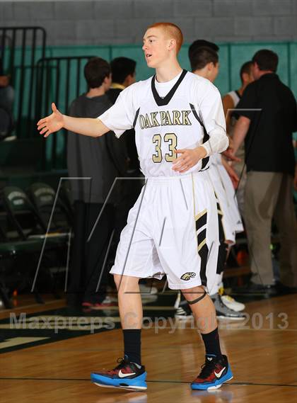 Thumbnail 3 in Leuzinger vs. Oak Park photogallery.