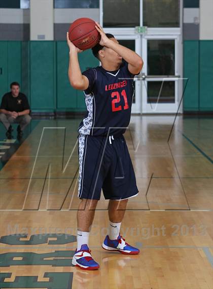 Thumbnail 2 in Leuzinger vs. Oak Park photogallery.