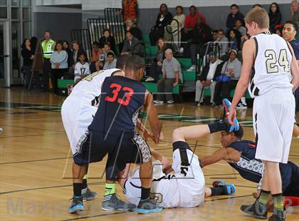 Thumbnail 2 in Leuzinger vs. Oak Park photogallery.