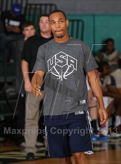 Thumbnail 1 in Leuzinger vs. Oak Park photogallery.