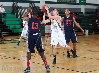 Thumbnail 3 in Leuzinger vs. Oak Park photogallery.