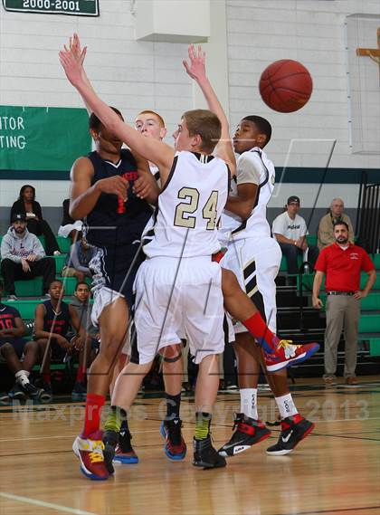 Thumbnail 1 in Leuzinger vs. Oak Park photogallery.