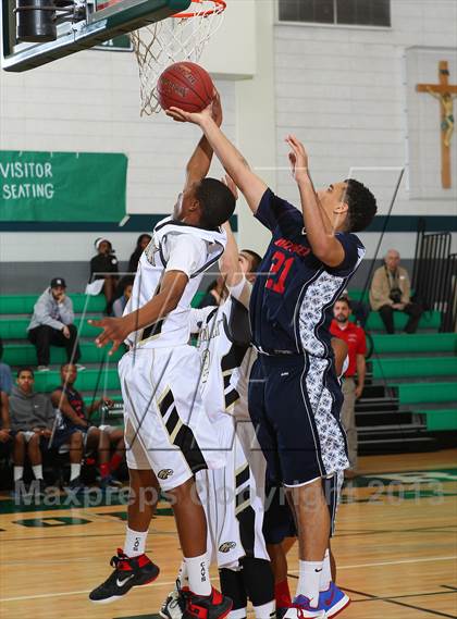 Thumbnail 1 in Leuzinger vs. Oak Park photogallery.