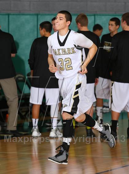 Thumbnail 3 in Leuzinger vs. Oak Park photogallery.