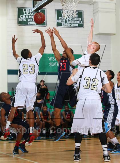 Thumbnail 3 in Leuzinger vs. Oak Park photogallery.