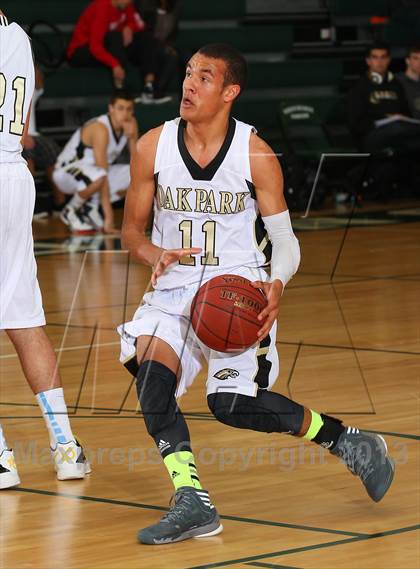 Thumbnail 1 in Leuzinger vs. Oak Park photogallery.