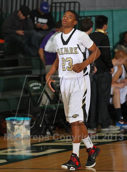 Thumbnail 2 in Leuzinger vs. Oak Park photogallery.