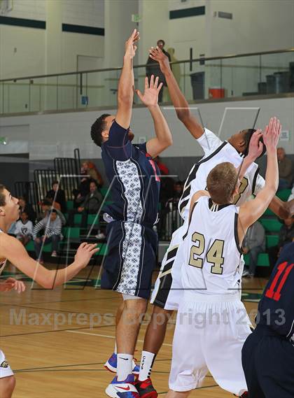 Thumbnail 2 in Leuzinger vs. Oak Park photogallery.