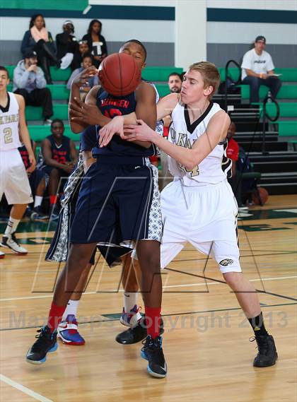 Thumbnail 1 in Leuzinger vs. Oak Park photogallery.