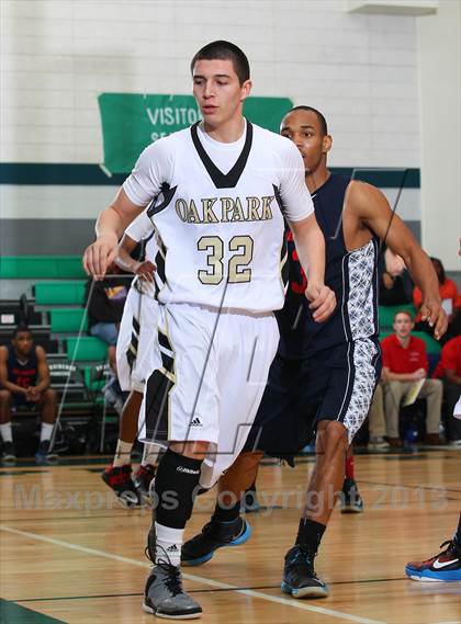 Thumbnail 2 in Leuzinger vs. Oak Park photogallery.