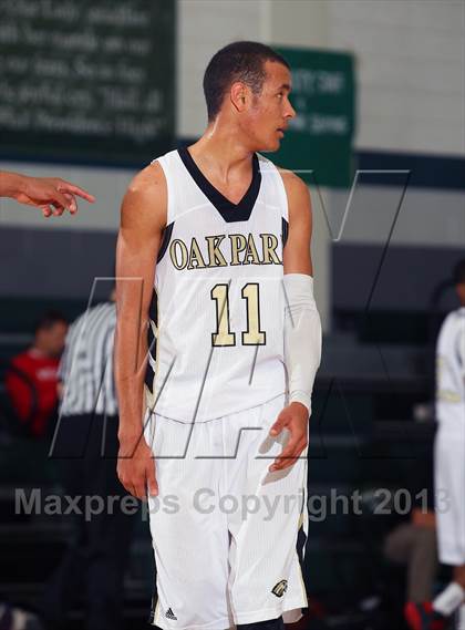 Thumbnail 3 in Leuzinger vs. Oak Park photogallery.