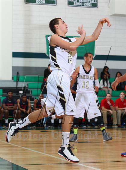 Thumbnail 2 in Leuzinger vs. Oak Park photogallery.