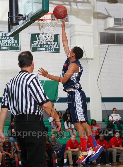 Thumbnail 1 in Leuzinger vs. Oak Park photogallery.