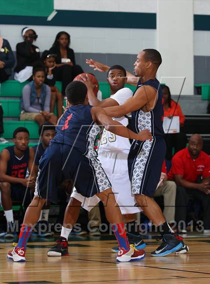 Thumbnail 3 in Leuzinger vs. Oak Park photogallery.