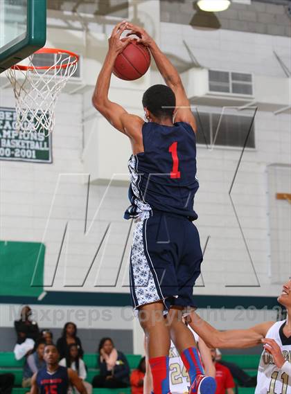 Thumbnail 2 in Leuzinger vs. Oak Park photogallery.