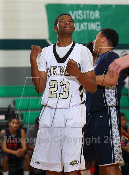 Thumbnail 1 in Leuzinger vs. Oak Park photogallery.
