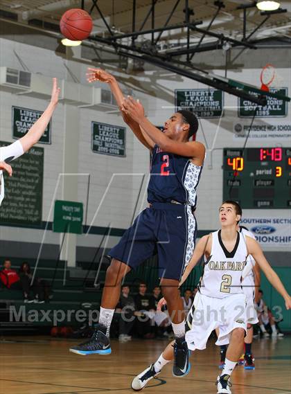 Thumbnail 1 in Leuzinger vs. Oak Park photogallery.