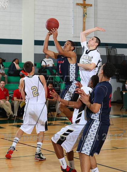 Thumbnail 3 in Leuzinger vs. Oak Park photogallery.