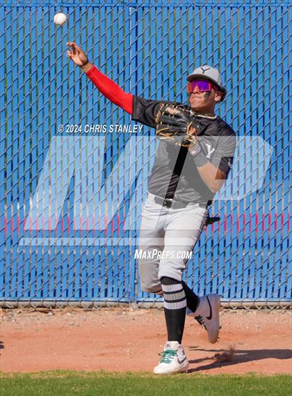 Thumbnail 3 in Youngker vs. Yuma Catholic photogallery.