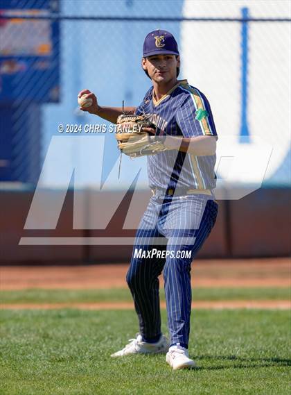 Thumbnail 3 in Youngker vs. Yuma Catholic photogallery.