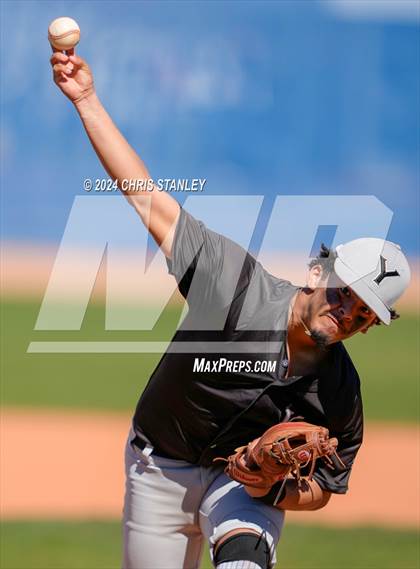 Thumbnail 1 in Youngker vs. Yuma Catholic photogallery.