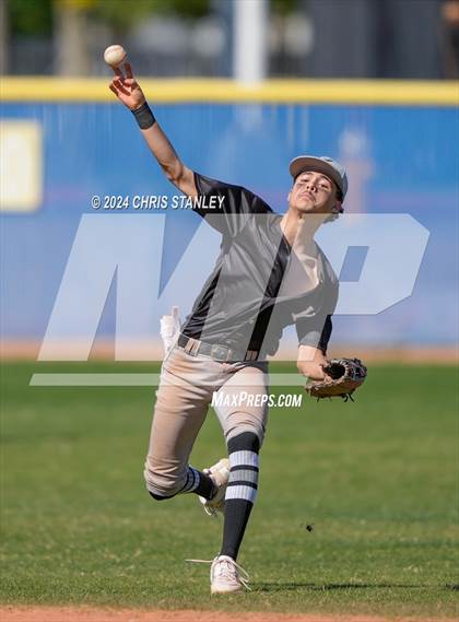 Thumbnail 3 in Youngker vs. Yuma Catholic photogallery.